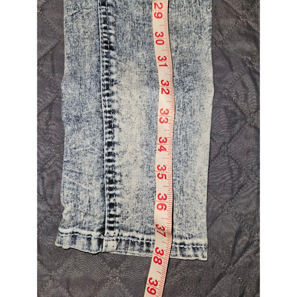 Women's (Juniors) No Boundaries Denim Jeans Size 9 Blue Acid Wash - Picture 11 of 12